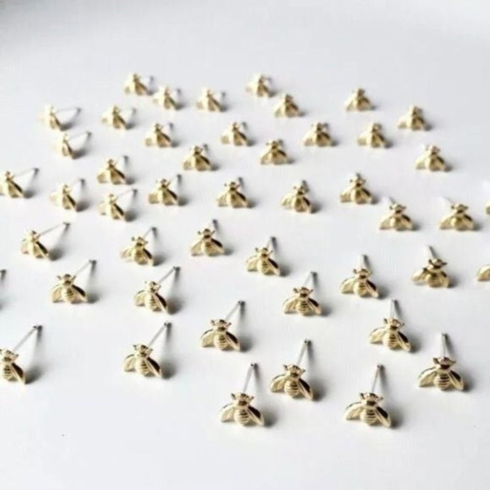 Gold plated bee stud earrings - Picture 5 of 5